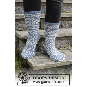 Frost Fighters by DROPS Design - Strickmuster mit Kit Socken Größen 35-44