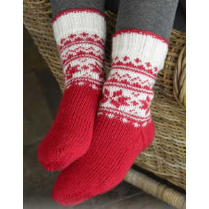 Merry & Warm by DROPS Design - Strickmuster mit Kit Weihnachts-Socken Größen 32-43