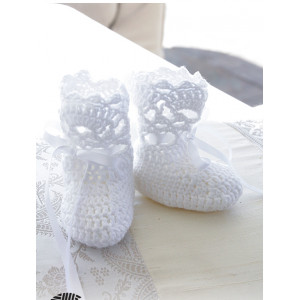 So Charming Socks by DROPS Design - Baby Schuhe Häkelmuster mit Kit Größen 15/17 - 22/23