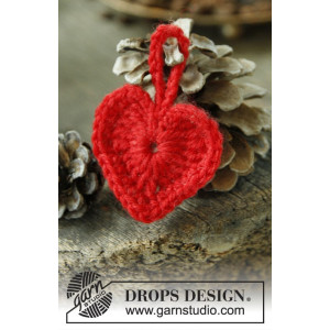 Heart of the Season by DROPS Design - Häkelmuster mit Kit Weihnachts-Herz 5cm - 25 Stk
